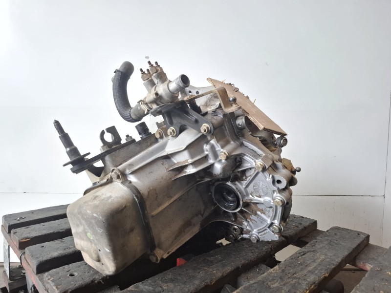Recambio de caja cambios para peugeot 206 8hx referencia OEM IAM 20CN38  