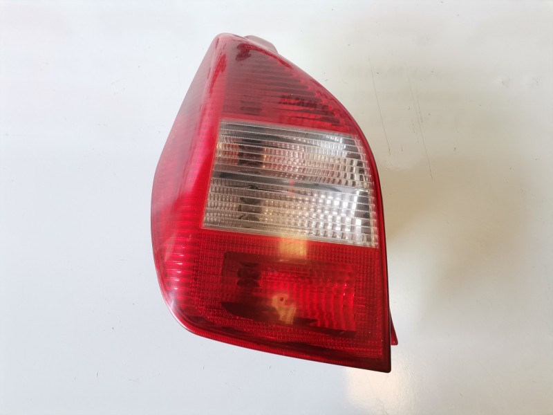 Recambio de piloto trasero izquierdo para citroen c2 8hz referencia OEM IAM   
