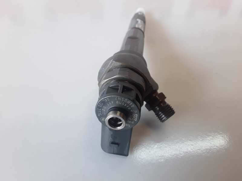 Recambio de inyector para volkswagen golf vii (5g1/be1) clh referencia OEM IAM 0445110477/04L130271G  