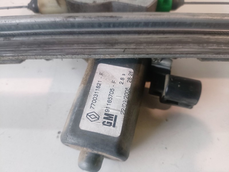 Recambio de elevalunas delantero derecho para nissan primastar (x83) f9q760 referencia OEM IAM 7700311821F  
