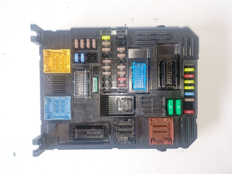 Recambio de caja reles / fusibles para opel combo life e yh01 referencia OEM IAM 982632358000  