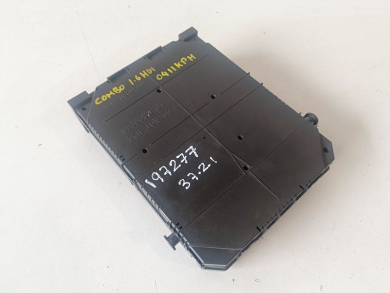 Recambio de caja reles / fusibles para opel combo life e yh01 referencia OEM IAM 982632358000  