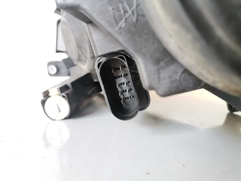 Recambio de faro derecho para volkswagen passat berlina (3c2) bkp referencia OEM IAM 3C0941006M  