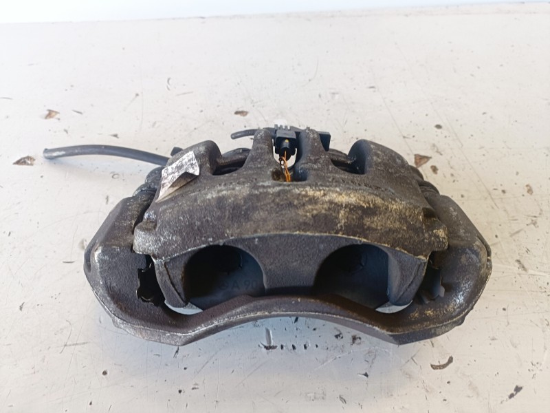Recambio de pinza de freno delantera derecha para mercedes-benz vito tourer (447) r9n402 referencia OEM IAM A4474210111  