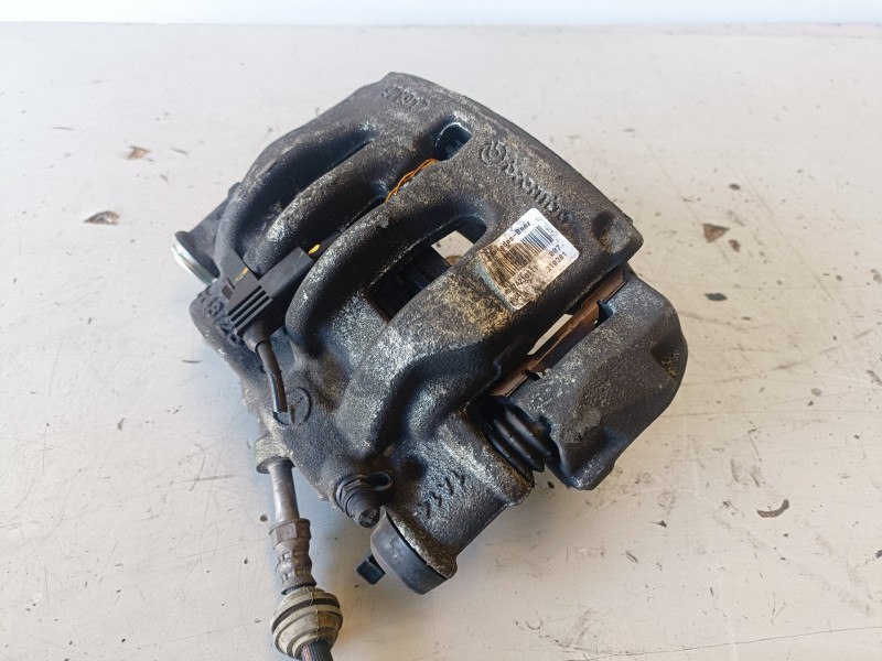 Recambio de pinza de freno delantera derecha para mercedes-benz vito tourer (447) r9n402 referencia OEM IAM A4474210111  