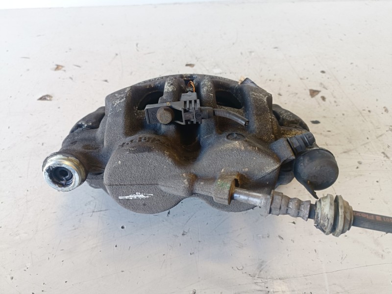 Recambio de pinza de freno delantera derecha para mercedes-benz vito tourer (447) r9n402 referencia OEM IAM A4474210111  