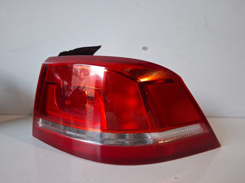 Recambio de piloto trasero derecho para volkswagen passat berlina (362) cff referencia OEM IAM 3AE945096F  