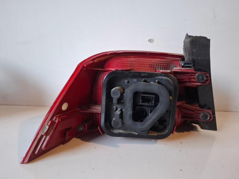 Recambio de piloto trasero derecho para volkswagen passat berlina (362) cff referencia OEM IAM 3AE945096F  