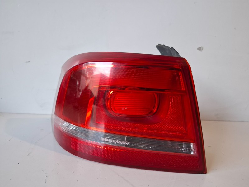 Recambio de piloto trasero izquierdo para volkswagen passat berlina (362) cff referencia OEM IAM 3AE945095C  