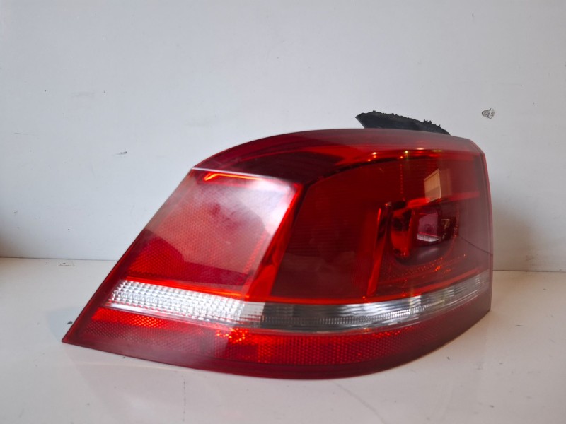Recambio de piloto trasero izquierdo para volkswagen passat berlina (362) cff referencia OEM IAM 3AE945095C  