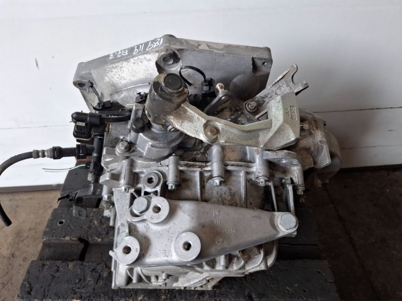 Recambio de caja cambios para opel insignia berlina a20dt referencia OEM IAM M320FAM0  