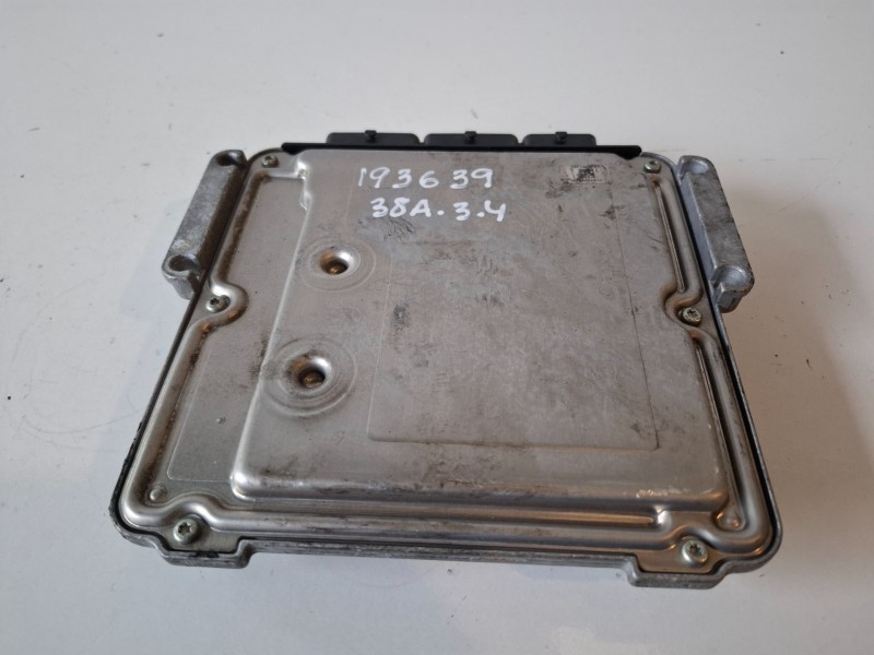 Recambio de centralita motor uce para renault latitude m9r817 referencia OEM IAM 0281017614  