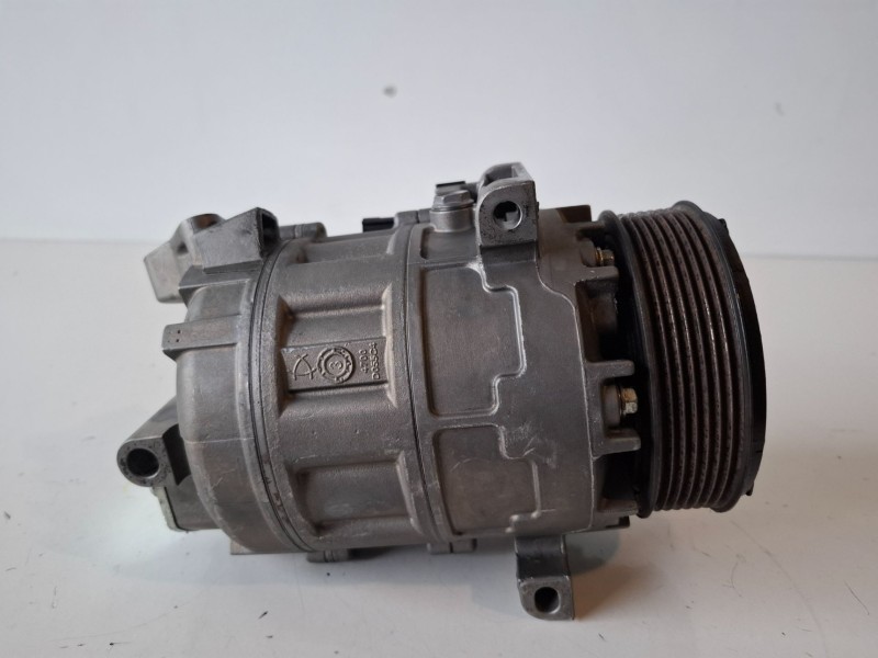 Recambio de compresor aire acondicionado para renault latitude m9r817 referencia OEM IAM 813765  