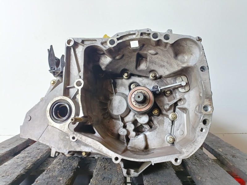 Recambio de caja cambios para renault clio iii d4f740 referencia OEM IAM JB3128  
