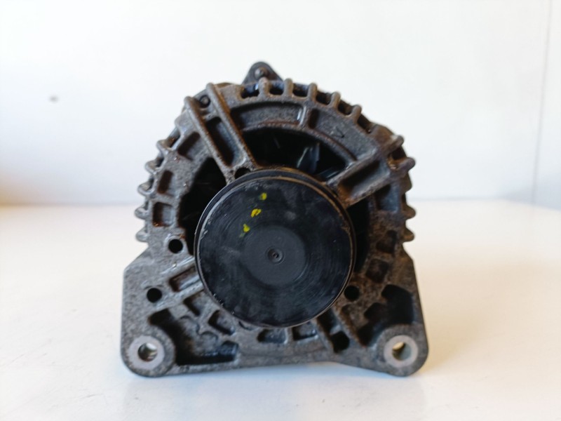 Recambio de alternador para renault clio iii k9k764 referencia OEM IAM 0124425037  