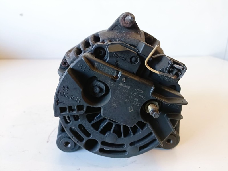 Recambio de alternador para renault clio iii k9k764 referencia OEM IAM 0124425037  