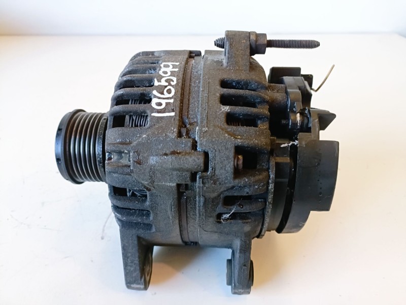 Recambio de alternador para renault clio iii k9k764 referencia OEM IAM 0124425037  
