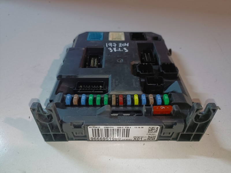 Recambio de caja reles / fusibles para peugeot 207 8h01 referencia OEM IAM 9666951980  