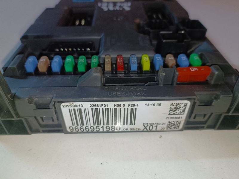 Recambio de caja reles / fusibles para peugeot 207 8h01 referencia OEM IAM 9666951980  