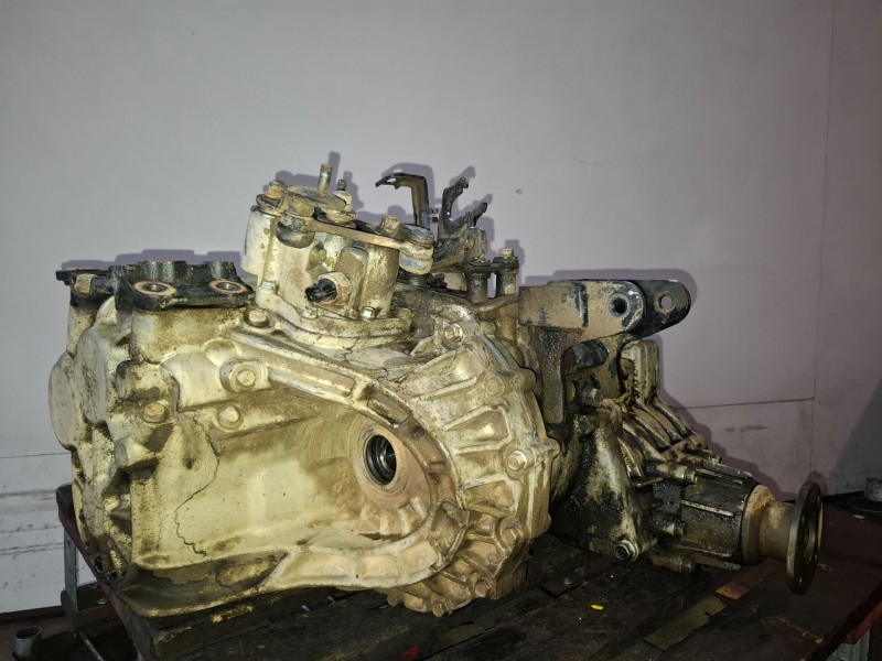 Recambio de caja cambios para hyundai tucson (jm) d4ea referencia OEM IAM   