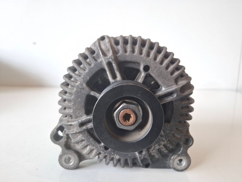 Recambio de alternador para audi q7 (4l) bug referencia OEM IAM 114408  
