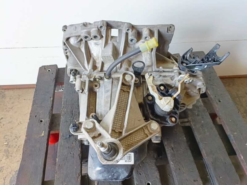 Recambio de caja cambios para renault clio iii d4f740 referencia OEM IAM JB3128  