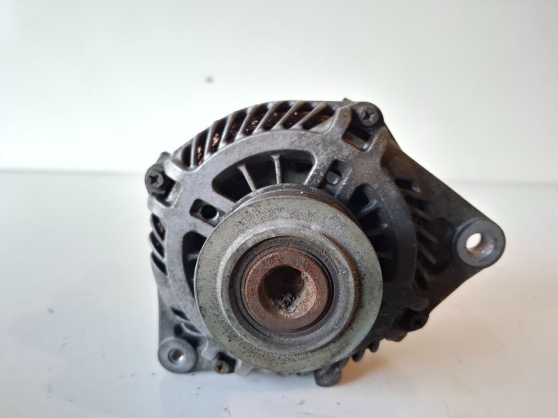 Recambio de alternador para nissan pathfinder (r51) yd25 referencia OEM IAM 23100EB315  