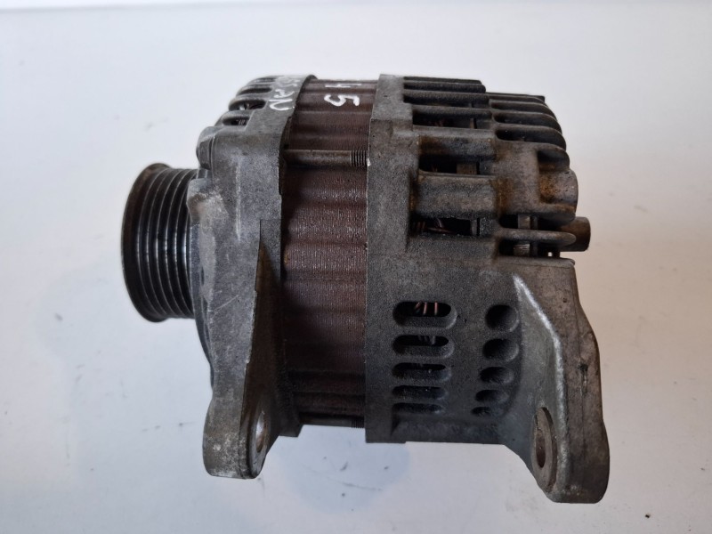 Recambio de alternador para nissan pathfinder (r51) yd25 referencia OEM IAM 23100EB315  