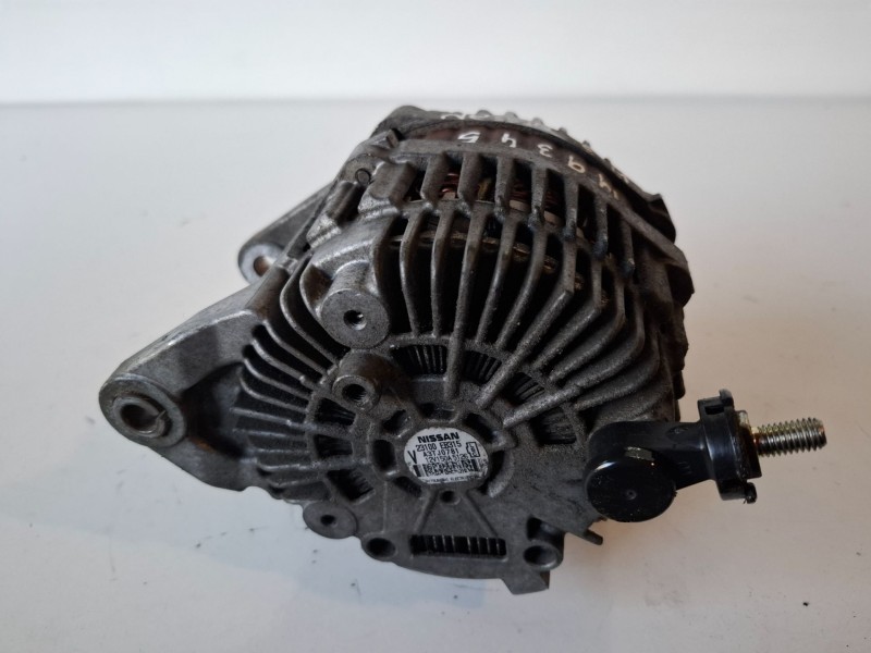 Recambio de alternador para nissan pathfinder (r51) yd25 referencia OEM IAM 23100EB315  