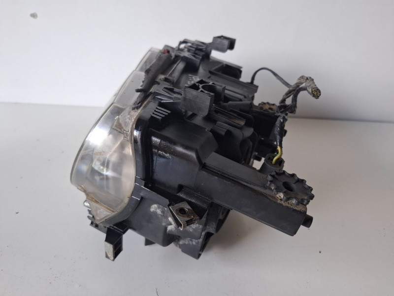 Recambio de faro izquierdo para bmw serie 3 compacto (e46) n42b18a referencia OEM IAM   