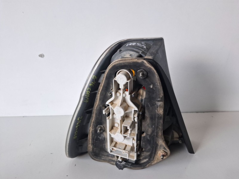 Recambio de piloto trasero derecho para bmw serie 3 compacto (e46) n42b18a referencia OEM IAM 63216  