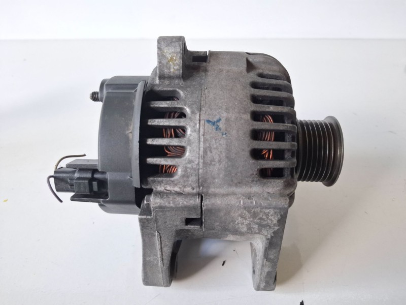 Recambio de alternador para renault scenic ii (jm) f9q812 referencia OEM IAM 8200290215  