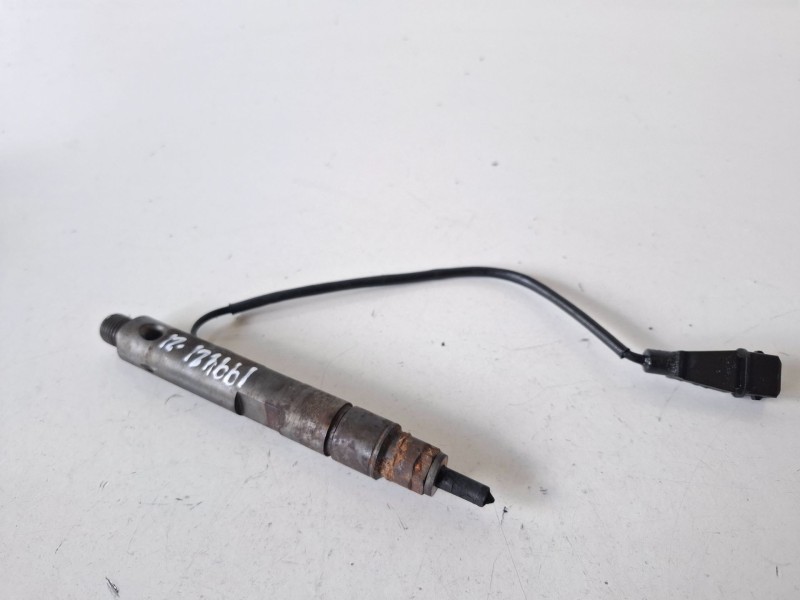 Recambio de inyector para renault megane i classic (la0) f9q736 referencia OEM IAM 0432193610  