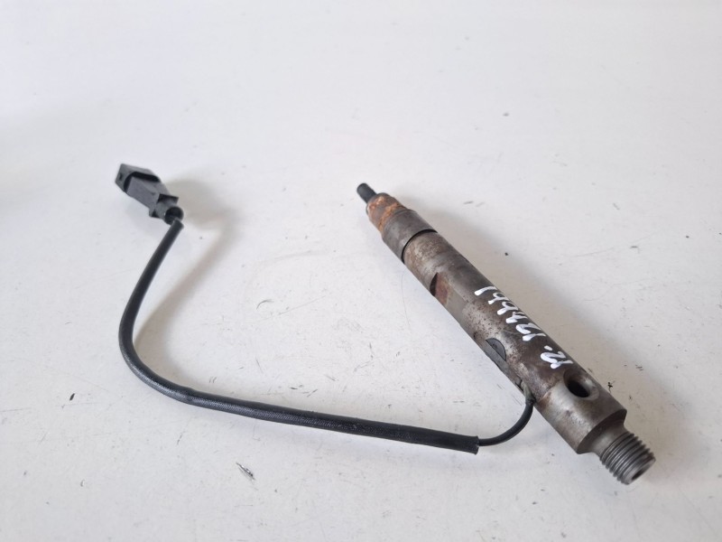 Recambio de inyector para renault megane i classic (la0) f9q736 referencia OEM IAM 0432193610  