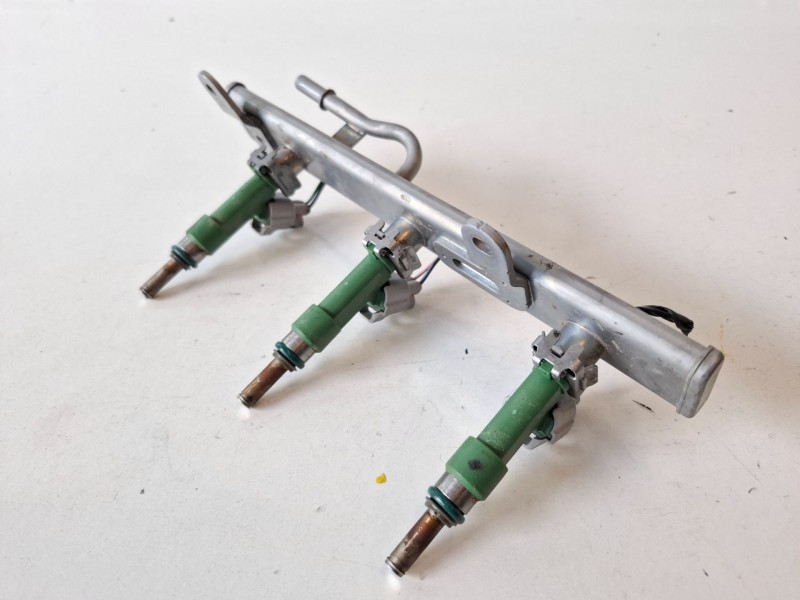Recambio de rampa inyectora para dacia sandero iii h4df480 referencia OEM IAM 175204021R  