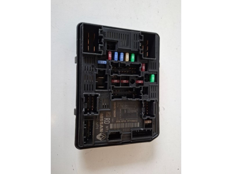 Recambio de caja reles / fusibles para dacia sandero iii h4df480 referencia OEM IAM 284B71965R  