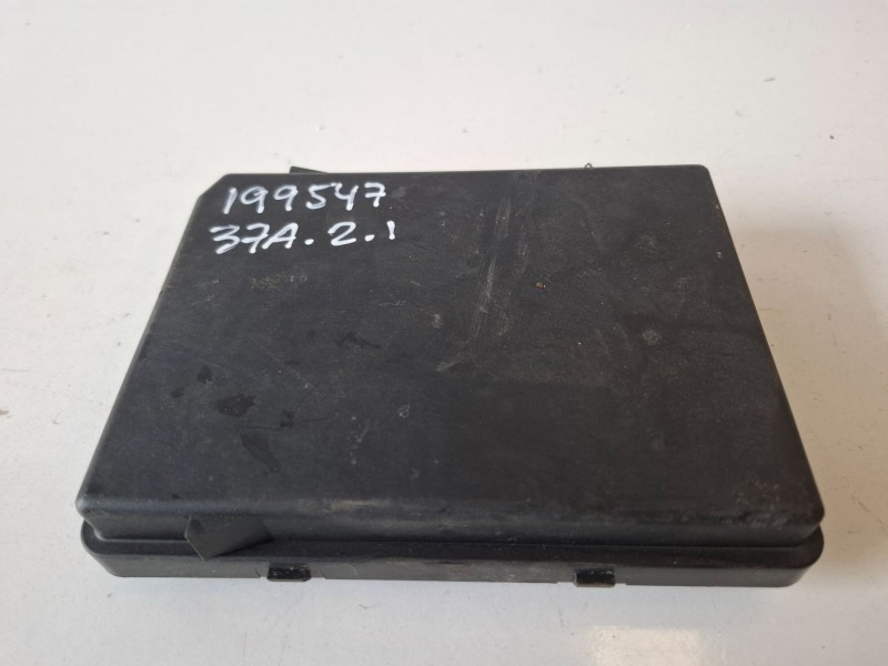 Recambio de caja reles / fusibles para dacia sandero iii h4df480 referencia OEM IAM 284B71965R  