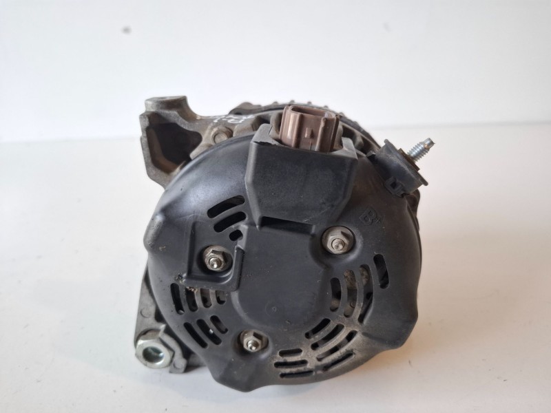 Recambio de alternador para toyota yaris (ksp9/scp9/nlp9) 1ndtv referencia OEM IAM 270600N040  