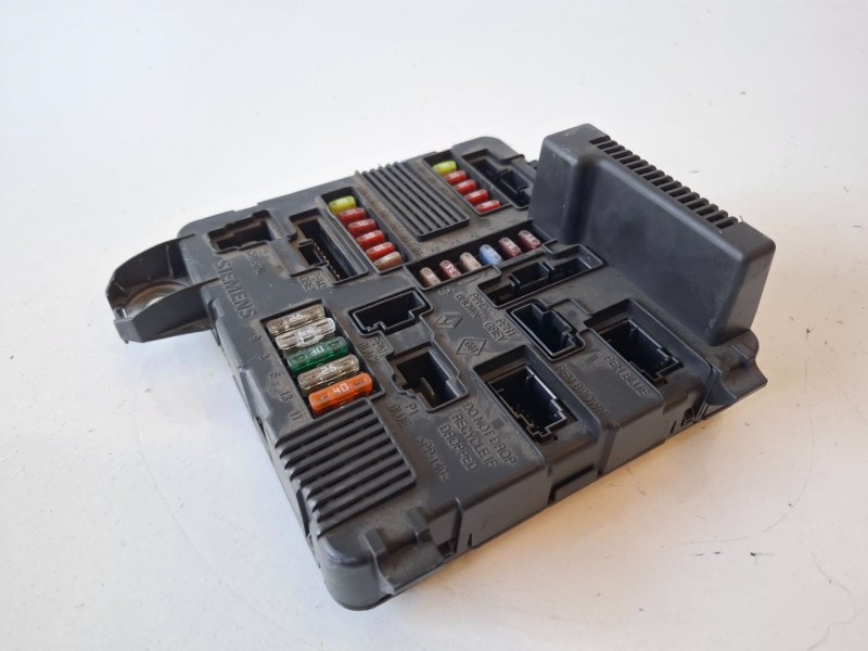 Recambio de caja reles / fusibles para renault scenic ii (jm) f9q800 referencia OEM IAM 8200306032A  