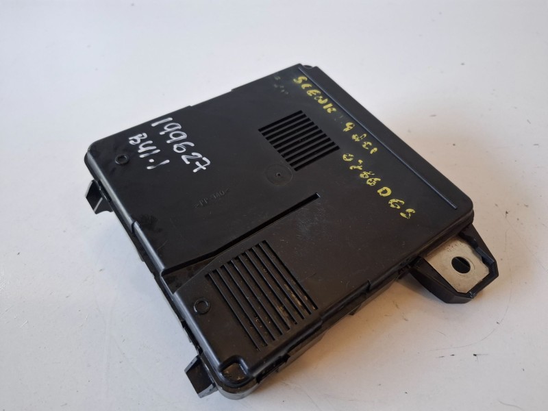 Recambio de caja reles / fusibles para renault scenic ii (jm) f9q800 referencia OEM IAM 8200306032A  