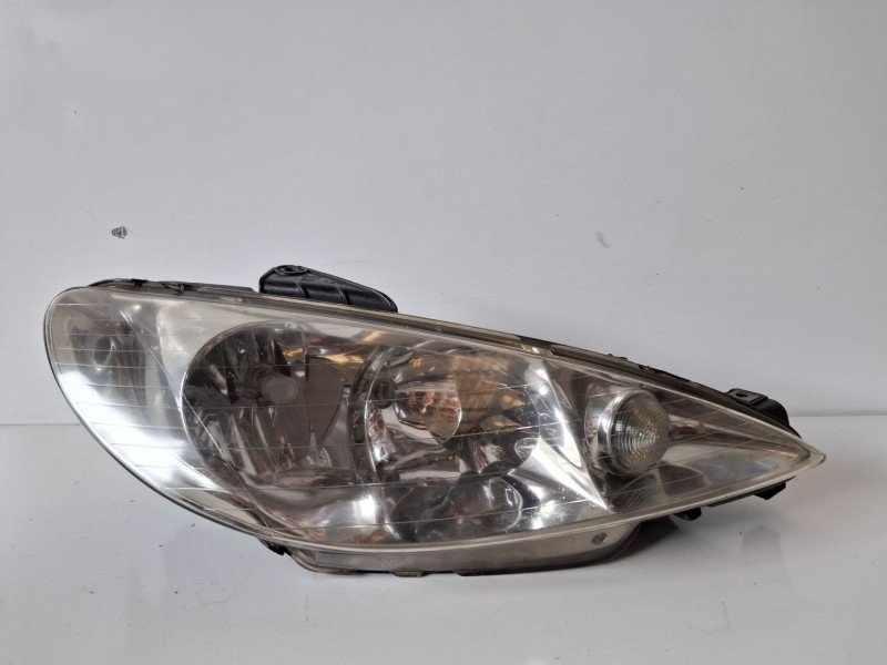 Recambio de faro derecho para peugeot 206 kfu referencia OEM IAM 9628666780  