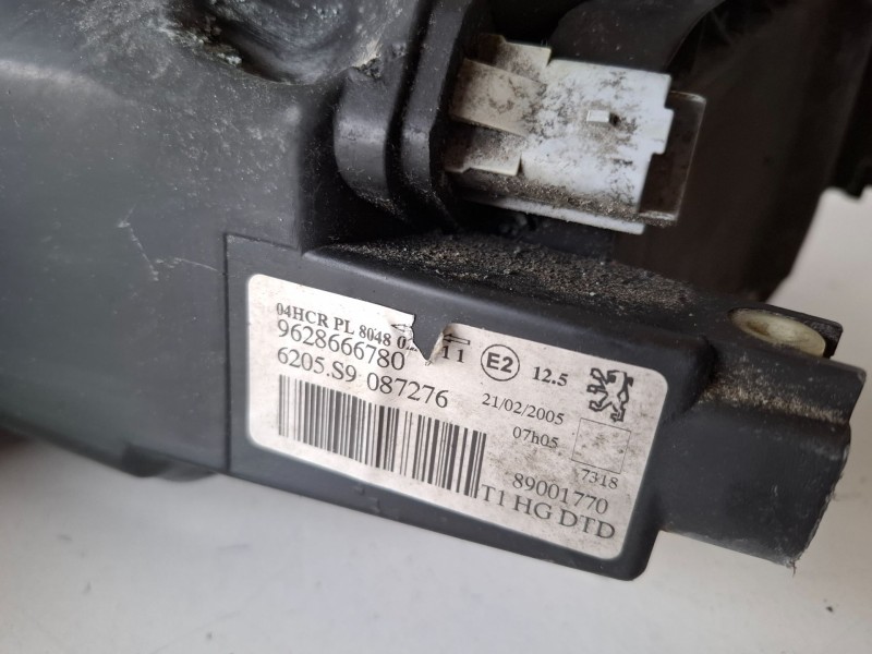 Recambio de faro derecho para peugeot 206 kfu referencia OEM IAM 9628666780  