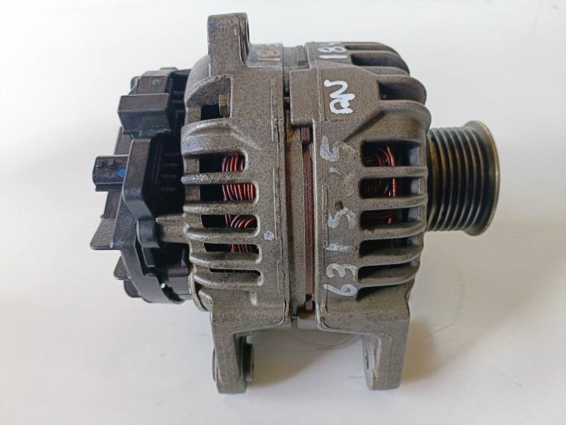 Recambio de alternador para renault clio iii d4f740 referencia OEM IAM 0124425037/8200390675  