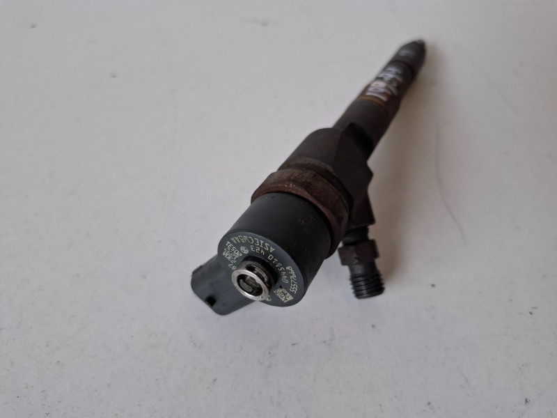 Recambio de inyector para opel insignia berlina a20dt referencia OEM IAM 0445110423  