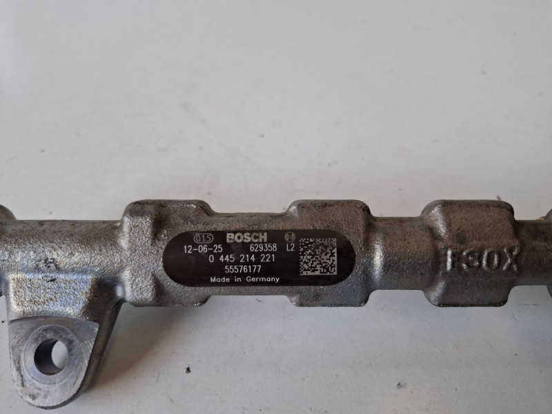 Recambio de rampa inyectora para opel insignia berlina a20dt referencia OEM IAM 0445214221  