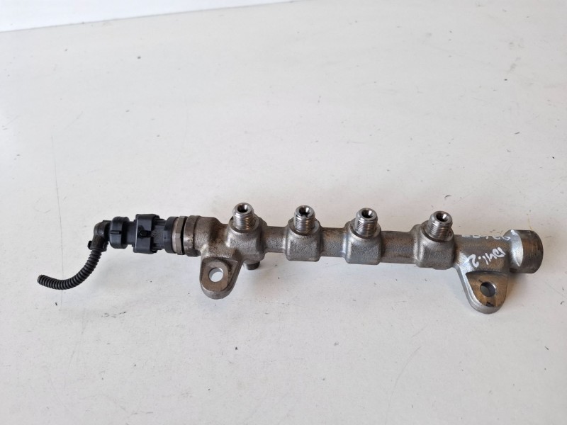 Recambio de rampa inyectora para opel insignia berlina a20dt referencia OEM IAM 0445214221  
