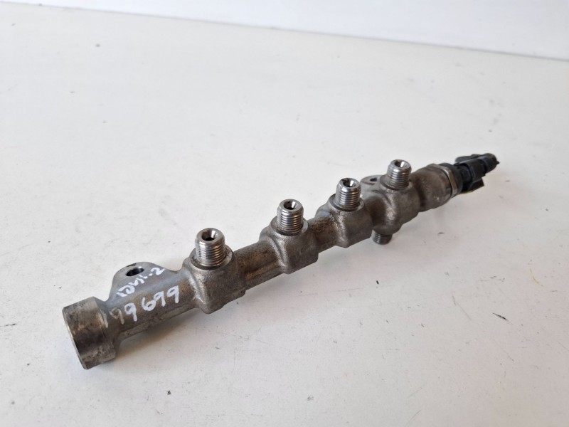 Recambio de rampa inyectora para opel insignia berlina a20dt referencia OEM IAM 0445214221  