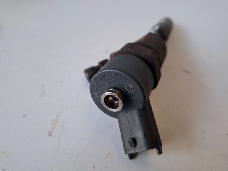 Recambio de inyector para renault scenic ii (jm) f9q800 referencia OEM IAM 0445110110B  
