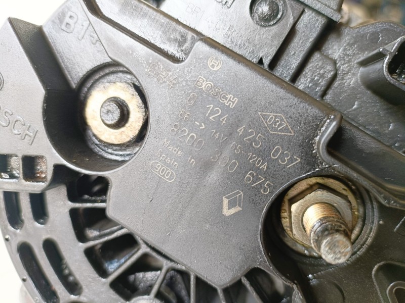 Recambio de alternador para renault clio iii d4f740 referencia OEM IAM 0124425037/8200390675  