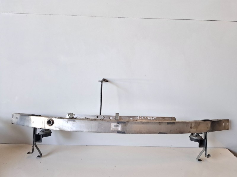 Recambio de refuerzo paragolpes delantero para mercedes-benz clase c (bm 204) berlina 646811 referencia OEM IAM   